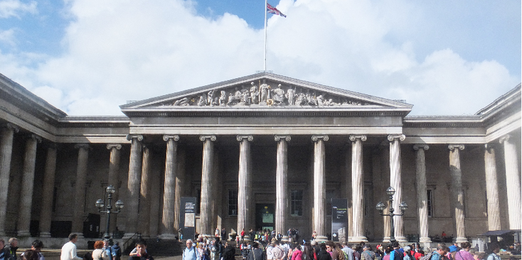 British-Museum-entrance-entree-ingang-zuilen-Romeins-vlag-Engels-Londen-Engeland