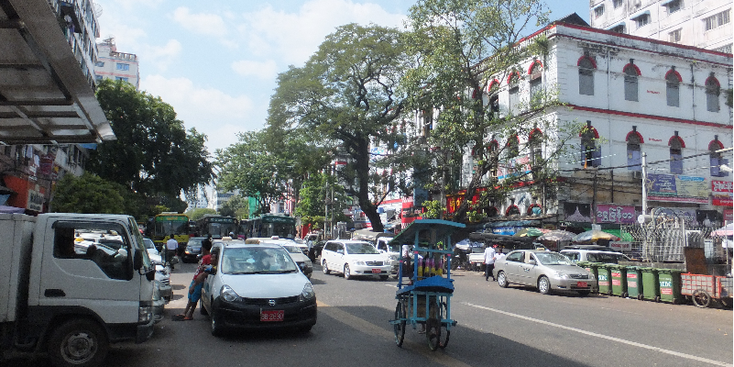 Yangon-Rangoon-straatleven-stalletje-fiets-Myanmar-Birma