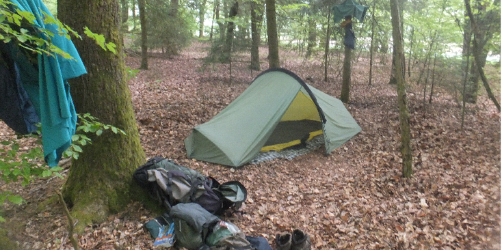 Sankt-Vith-wild-kamperen-tent-bos-België