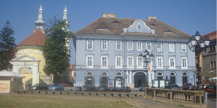 Timisoara-straatleven-Roemenië-blauw-gebouw