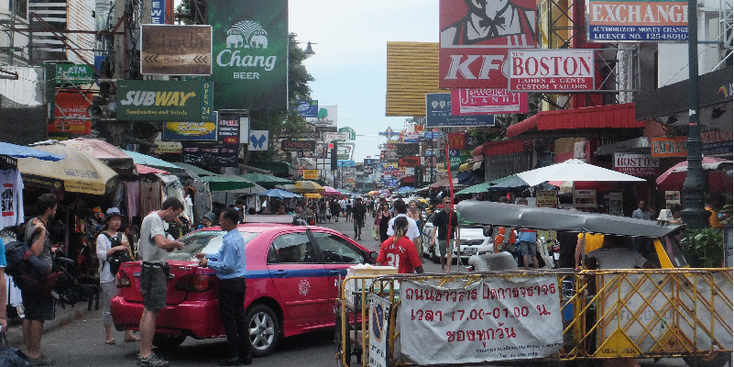 Khao-San-Road-cafe's-restaurants-discotheken-clubs-autoluw-autovrij-shopping-straat-hostels-Bangkok-Thailand