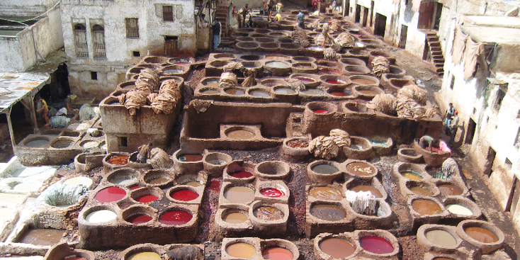 Fes-Fez-Marokko-verf-potten-kleding-stampen-Koningstad