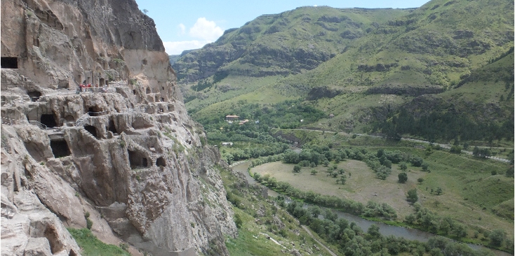 Vardzia-grotten-monniken-complex-stelsel-Georgië