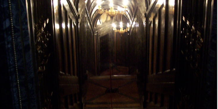 San-Lorenzo-de-Escorial-Panteon-de-los-Reyes-tombe-graven-trap-catacomben-Spanje-Filips-de-tweede-koning-klooster