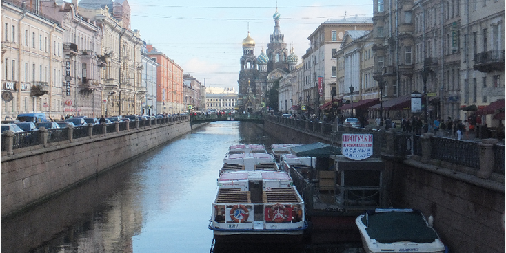 Sint-Petersburg-kanaal-rivier-kerk-Rusland
