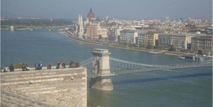 Visserman-kettingbrug-Szechenyi-lanchid-bastion-Parlement-brug-Donau-rivier-Boedapest-Hongarije