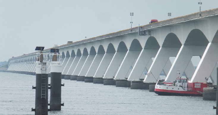 Zeelandbrug-Zeeland-brug-Deltawerken-overstroming-rivier-Nederland