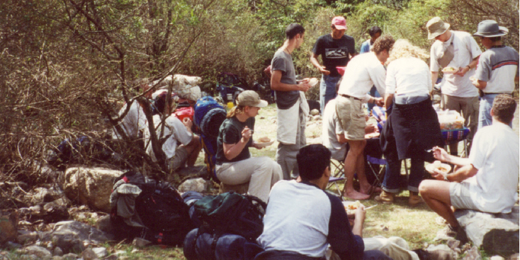 Incatrail-lunch-rivier-rots-Incapad-Peru