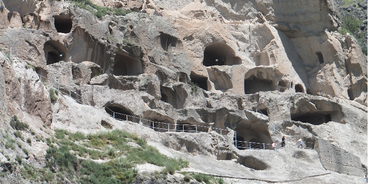 Vardzia-grotten-monniken-complex-stelsel-Georgië