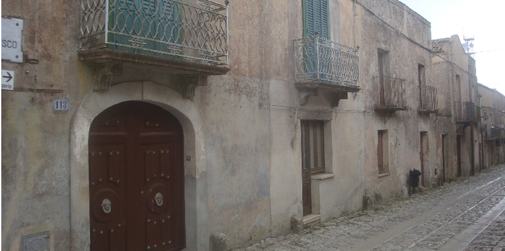 Erice-ommuurd-berg-heuveltop-Sicilië-Italië
