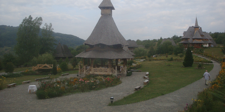 Barsana-klooster-tuin-Maramures-Roemenië