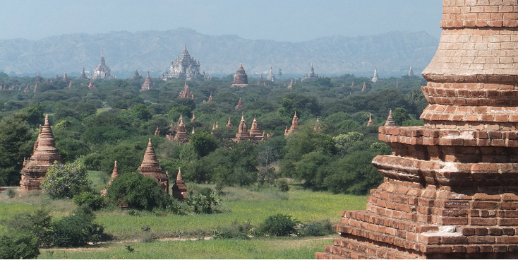 Bagan-tempels-Boeddhist-monnik-Myanmar-Birma