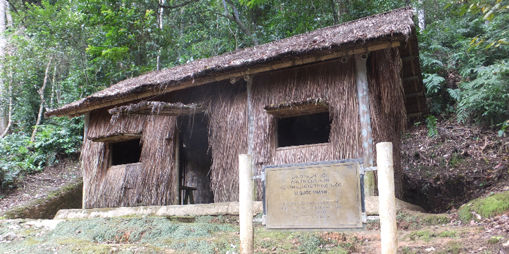 Tham-Quan-di-Tich-So-Chi-Huy-Chien-Dich-Dien-Bien-Phu-Muong-Phang-hoofdkwartier-Giap-rieten-hut-Vietnam