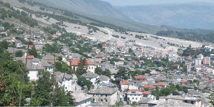 Gjirokaster-Gjirokastra-daken-dakpannen-Ottomaans-huis-Albanië