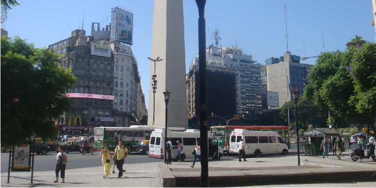 Plaza-de-Mayo-pilaar-obelisk-plein-Buenos-Aires-Argentinië