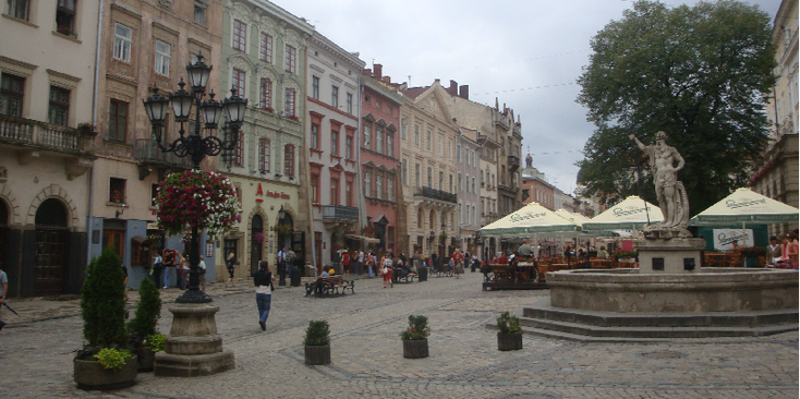 Reynok-Plaza-plein-beeld-Lviv-Lvov-Lemberg-Oekraïne