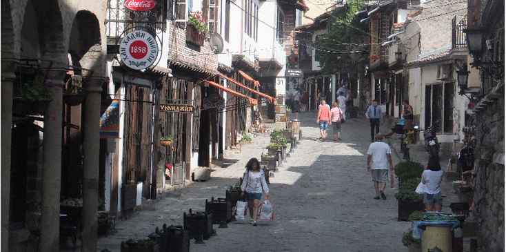 Veliko-Tarnovo-Varosha-wijk-oude-Bazaar-straat-Samovodska-Charshia-Bulgarije