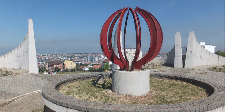 Pristina-Kosovo-monument-berg-onafhankelijk