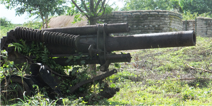 Khe-Sanh-bunker-artillerie-kanon-leger-militair-fort-basis-DMZ-Vietnam-oorlog
