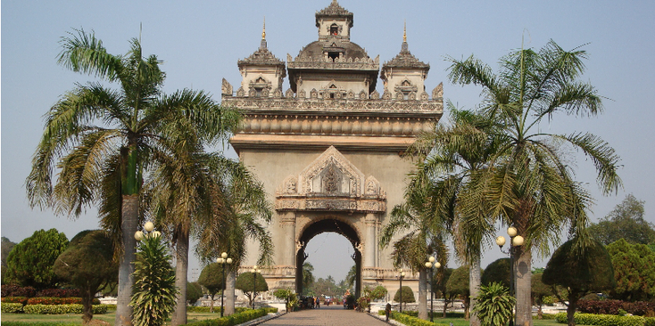 Patuxai-de-Lao-Arc-de-Triomphe-Vientiane-Laos 