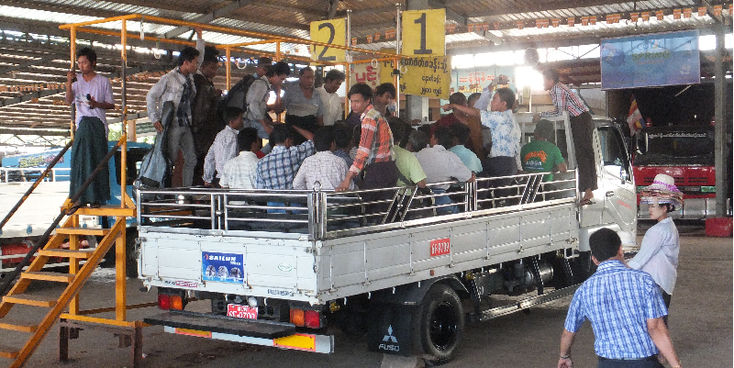 Kyaiktiyo-Kin-Pun-Myanmar-Birma-truckstand