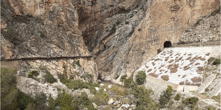 Caminito-del-Rey-Koningspaadje-Koningsweg-pad-treintunnel-Malaga-Spanje
