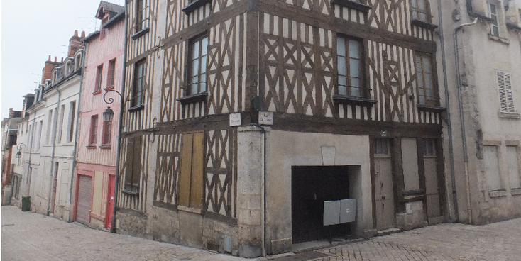 Orleans-koopmanshuizen-gekleurd-Frankrijk