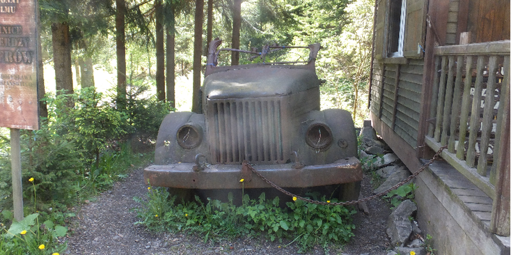 Sierpnica-grot-tunnel-Riese-Project-Polen-ww2-nazi-ondergronds-fabriek-uitgebrande-auto