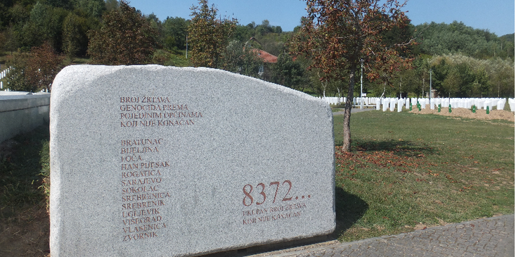 Potocari-begraafplaats-monument-oorlog-VN-Bosnië-Herzegovina