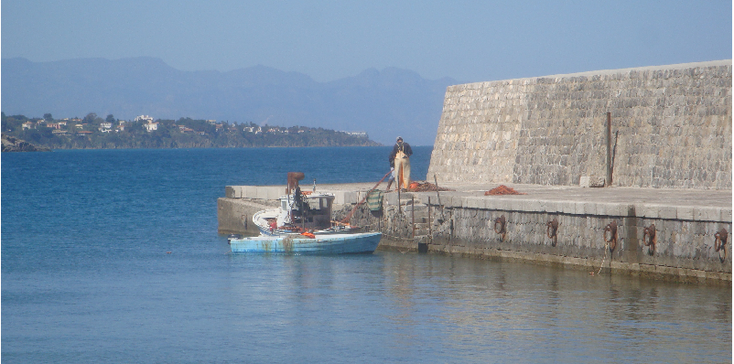 Cefalu-haven-boot-kade-pier-Sicilië-Italië