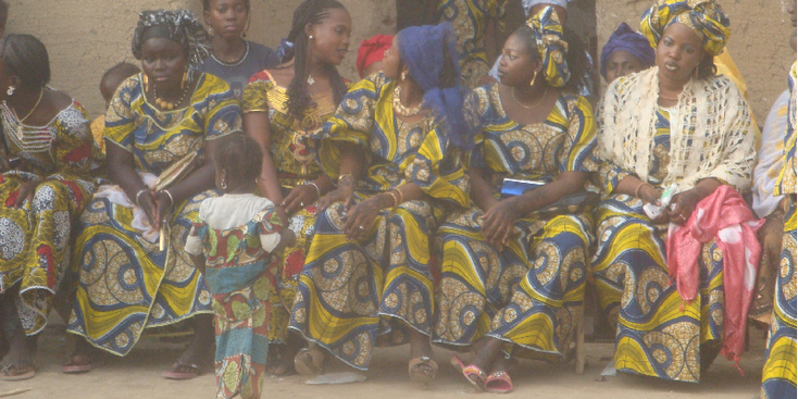 Djenne-vrouwen-klederdracht-traditioneel-kleding-jurk-Mali
