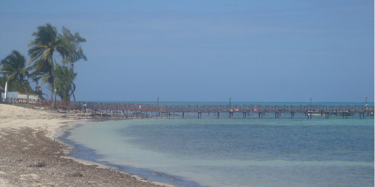 Playa-Santa-Lucia-strand-Cuba-pier
