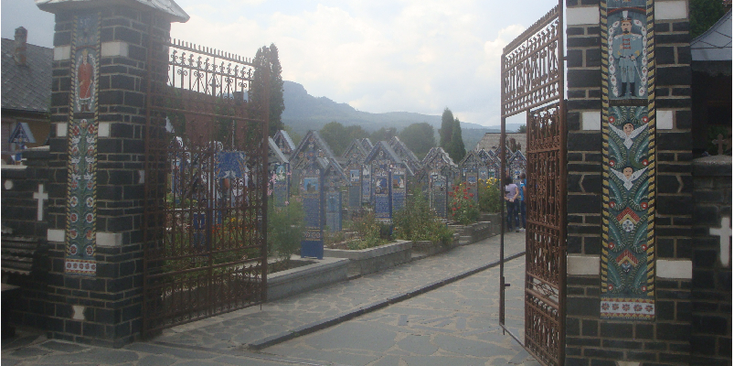 Sapanta-poorten-begraafplaats-vrolijke-Maramures-Roemenië