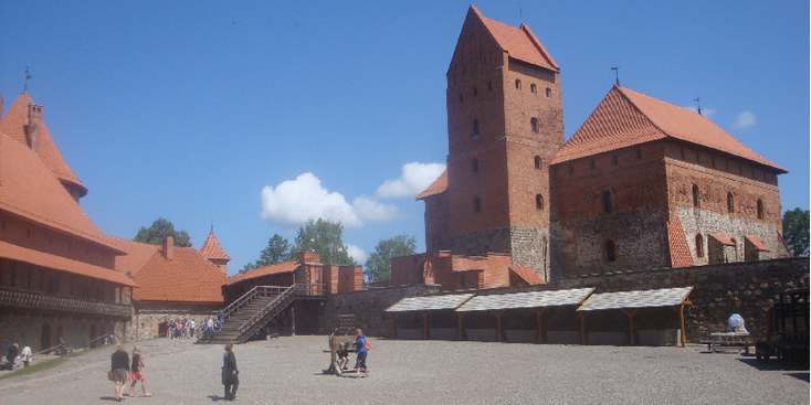 Trakai-kasteel-eiland-Middeleeuws-rode-bakstenen-toren-Litouwen