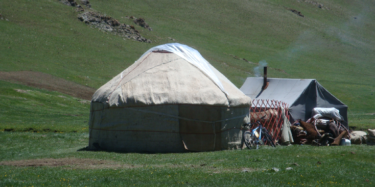 Song-Kol-Yurt-Ger-vilten-hut-nomaden-Kirgizië