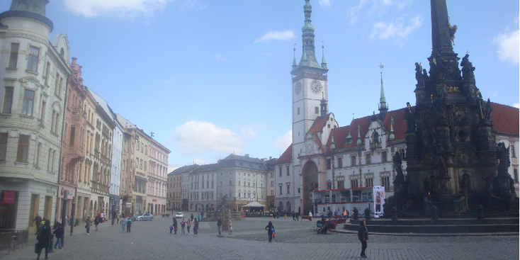 Horní-náměstí-Trinity-column-zuil-raadhuis-Olomouc-Moravië-plein-Tsjechië