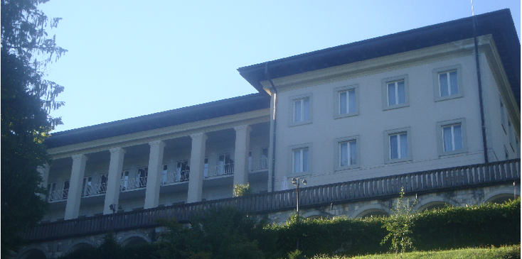 Bled-villa-Tito-huis-zomerhuis-hotel-eiland-meer-Slovenië-kerk