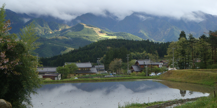 Tsumago-Magome-vijver-bergen-Japan