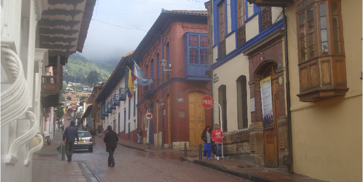 Bogota-La-Candelaria-buurt-straatleven-Colombia