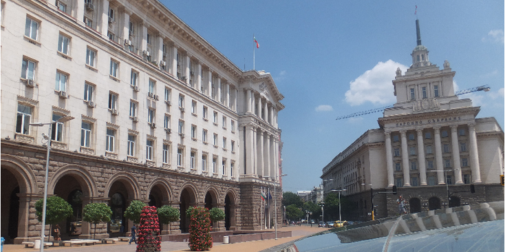 Koninklijk-paleis-voormalig-Communistische-hoofdkwartier-Sofia-Bulgarije-koepel-glas-doorzichtig