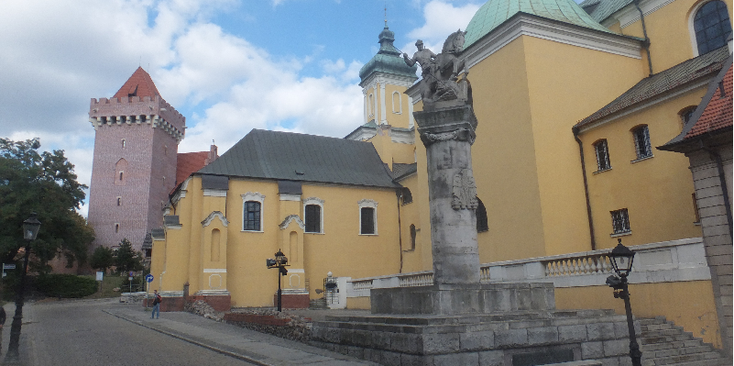 Ostrow-Tumski-Poznan-Posen-Poland-stadsmuren-roze-toren-gele-kathedraal