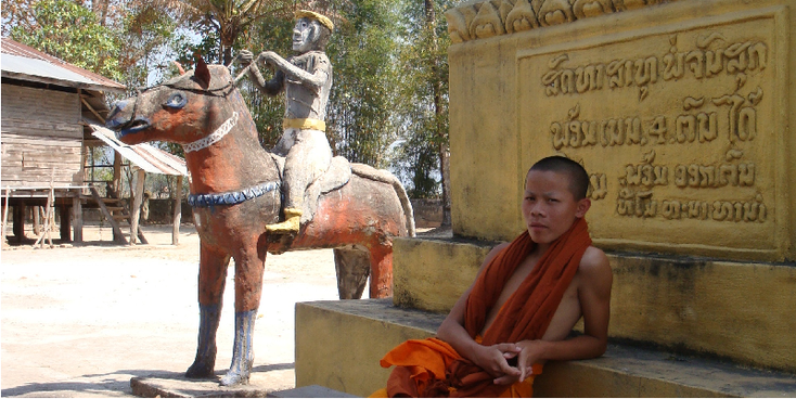 Hongsa-tempel-monnik-paard-Laos