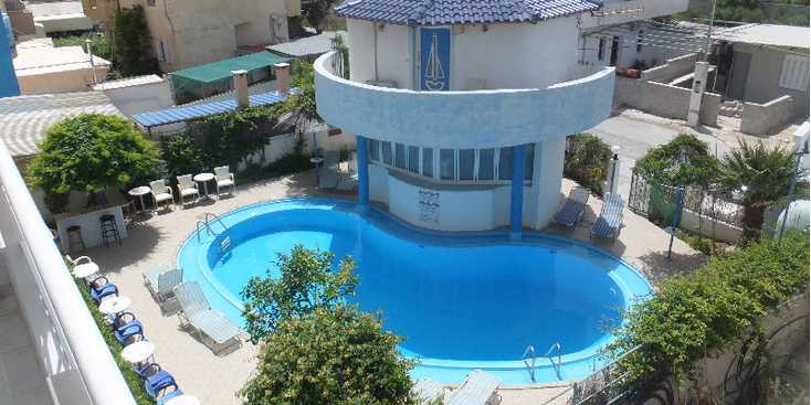 Heraklion-Kreta-Manos-studio-Amoudara-hostel-zwembad-Griekenland