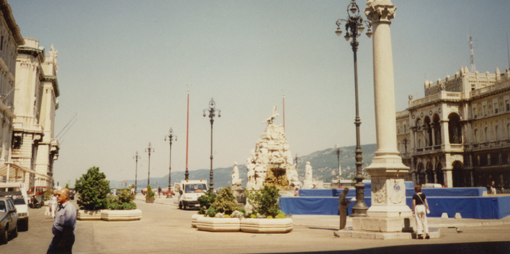 Triëst-monument-pilaar-column-Italië