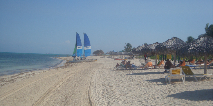 Playa-Santa-Lucia-strand-Cuba-zon-zee-surfen
