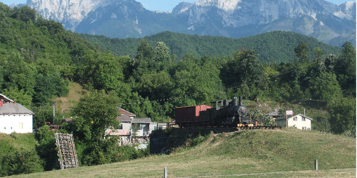 Jablanica-locomotief-Slag-bij-Neretva-vernielde-spoorbrug-museum-Bosnië-Herzegovina