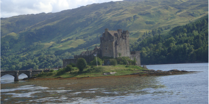 Donan-Castle-kasteel-eiland-Glenn-brug-Schotland