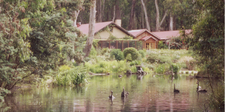 Heskey-House-Walibi-poel-vijver-meer-tuin-Woodend-Australië