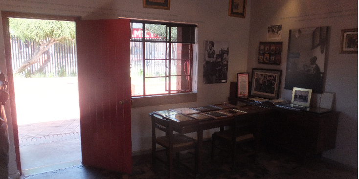 Nelson-Mandela-huis-woonhuis-Soweto-kamer-museum-Johannesburg-Zuid-Afrika