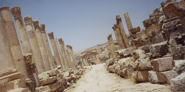 Jerash-Cardo-Maximus-pilaren-columns-Romeinse-ruïnes-Jordanië
